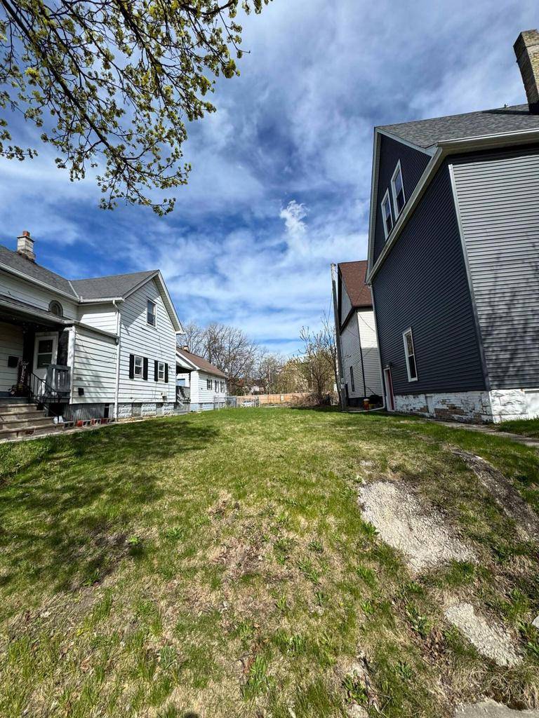 2212 N BUFFUM STREET, Milwaukee, WI 53212