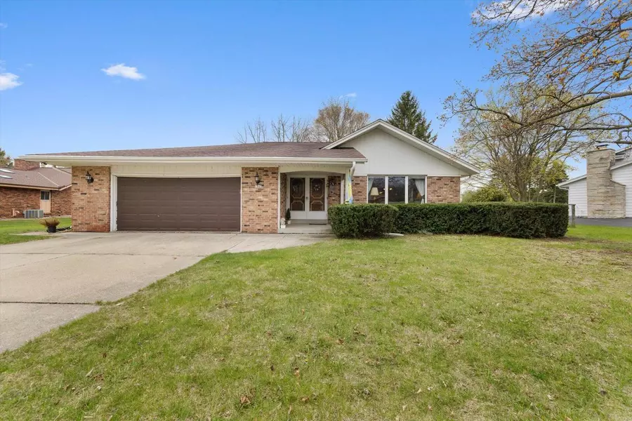 1845 W Wayside DRIVE, Glendale, WI 53209