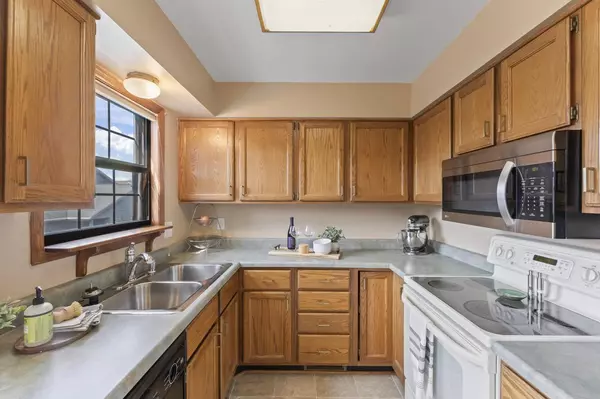 Pewaukee, WI 53072,353 Lexington COURT #A