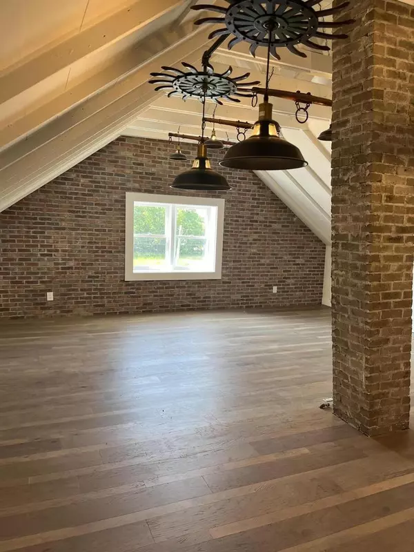 Twin Lakes, WI 53181,202 E Main STREET #8