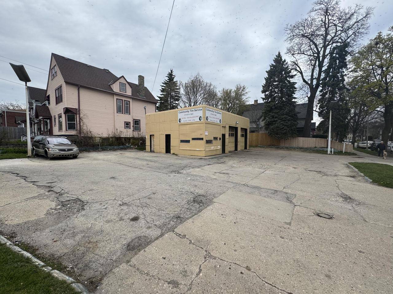 102 W North AVENUE, Milwaukee, WI 53212
