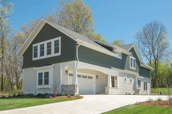 930 Park WAY,  Delafield,  WI 53018