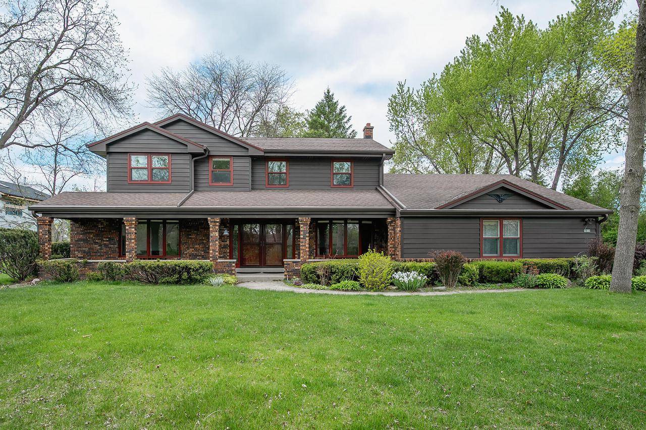 9810 W Barnard AVENUE, Greenfield, WI 53228
