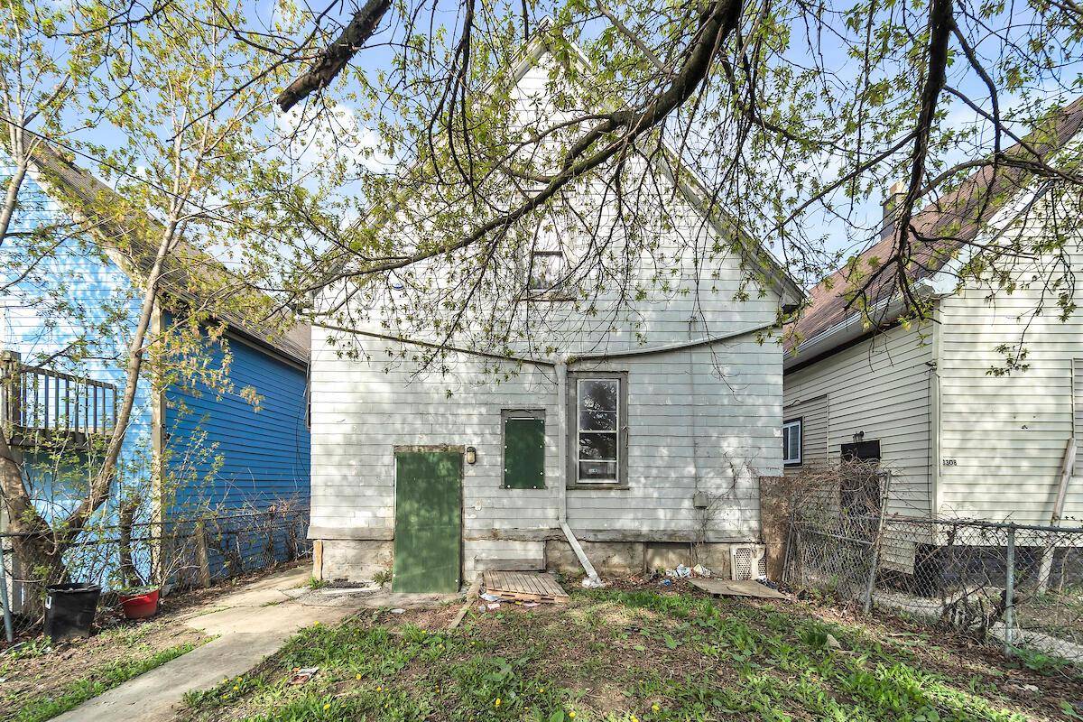 Milwaukee, WI 53206,3304 N 21st STREET