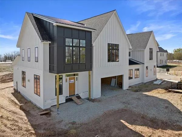 496 Bastle Wynd #9, Port Washington, WI 53074