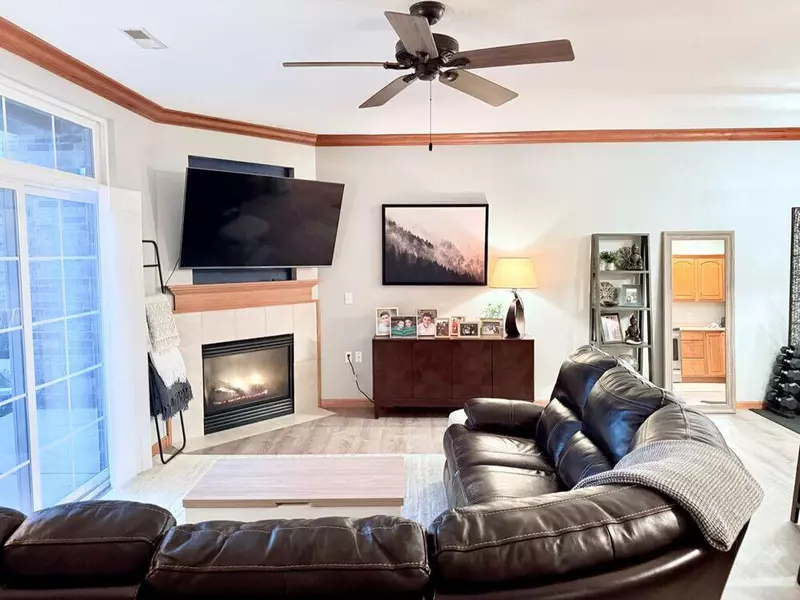 521 Westfield WAY #E, Pewaukee, WI 53072