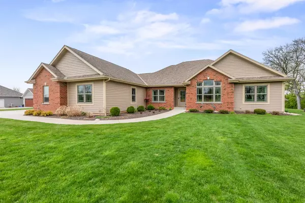 W279N8663 Twin Pine CIRCLE, Hartland, WI 53029