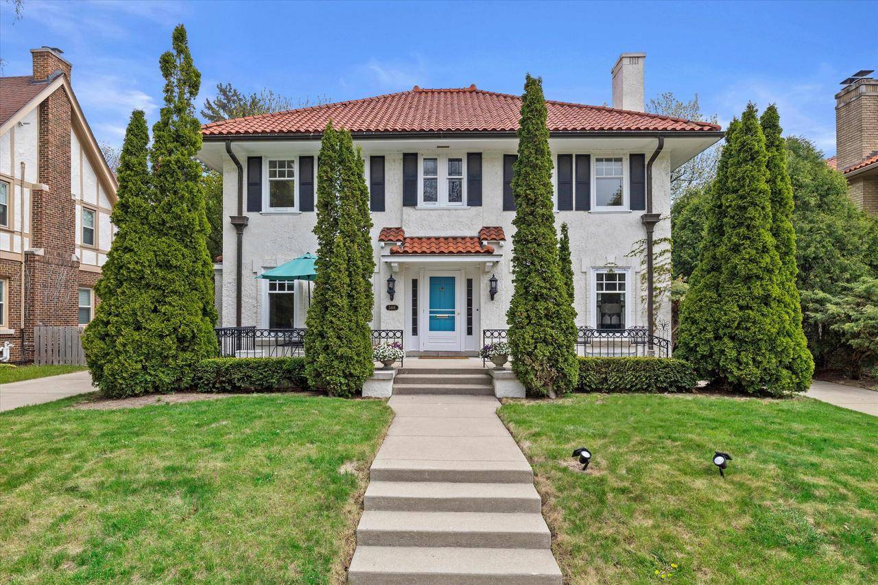 3468 N Summit AVENUE, Milwaukee, WI 53211