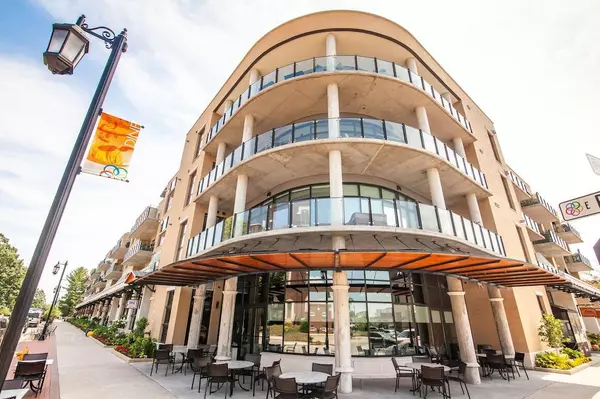 215 E Pleasant STREET #201, Oconomowoc, WI 53066