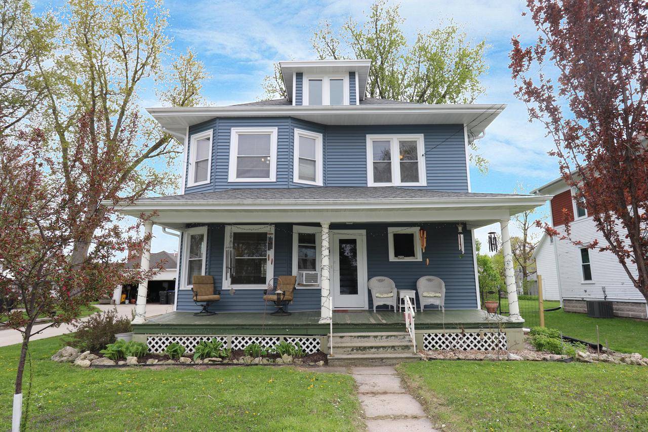 829 Center AVENUE, Oostburg, WI 53070