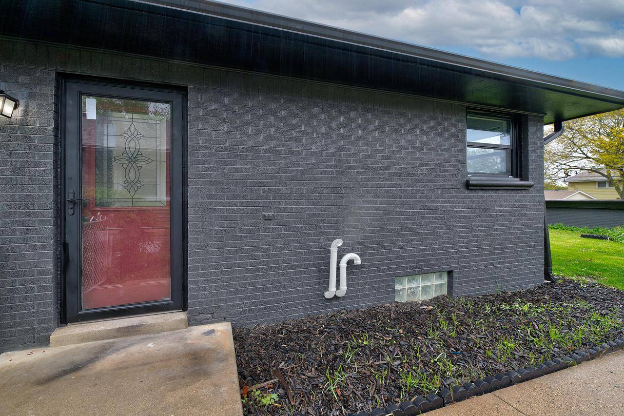 Milwaukee, WI 53222,4326 N 100th STREET