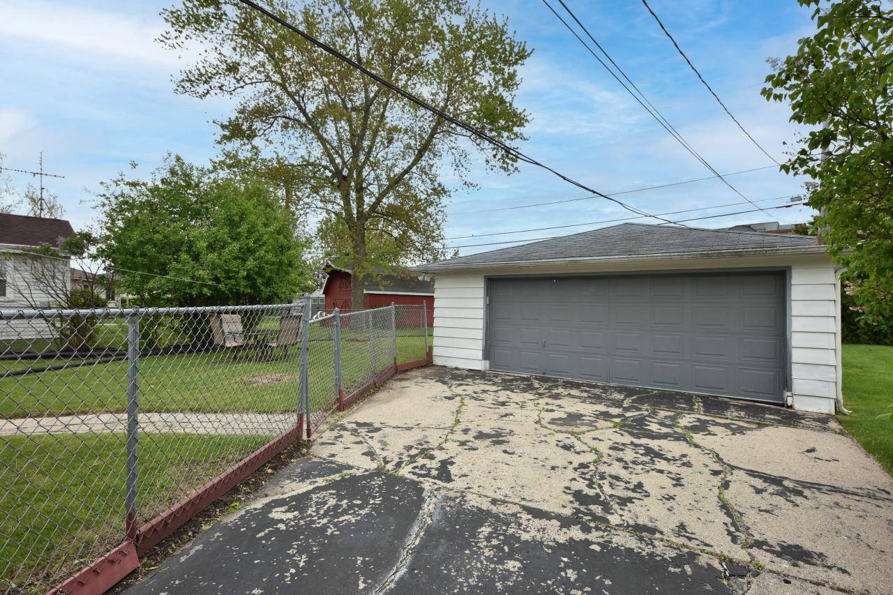 Menomonee Falls, WI 53051,N82W15075 Manhattan DRIVE