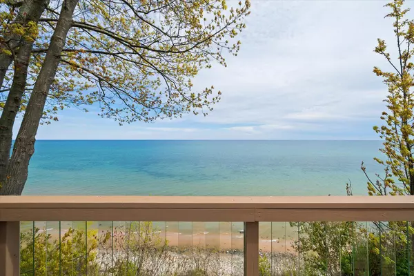 4320 High Point Beach LANE, Port Washington, WI 53074