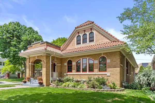 5834 W Elliott CIRCLE, Milwaukee, WI 53208