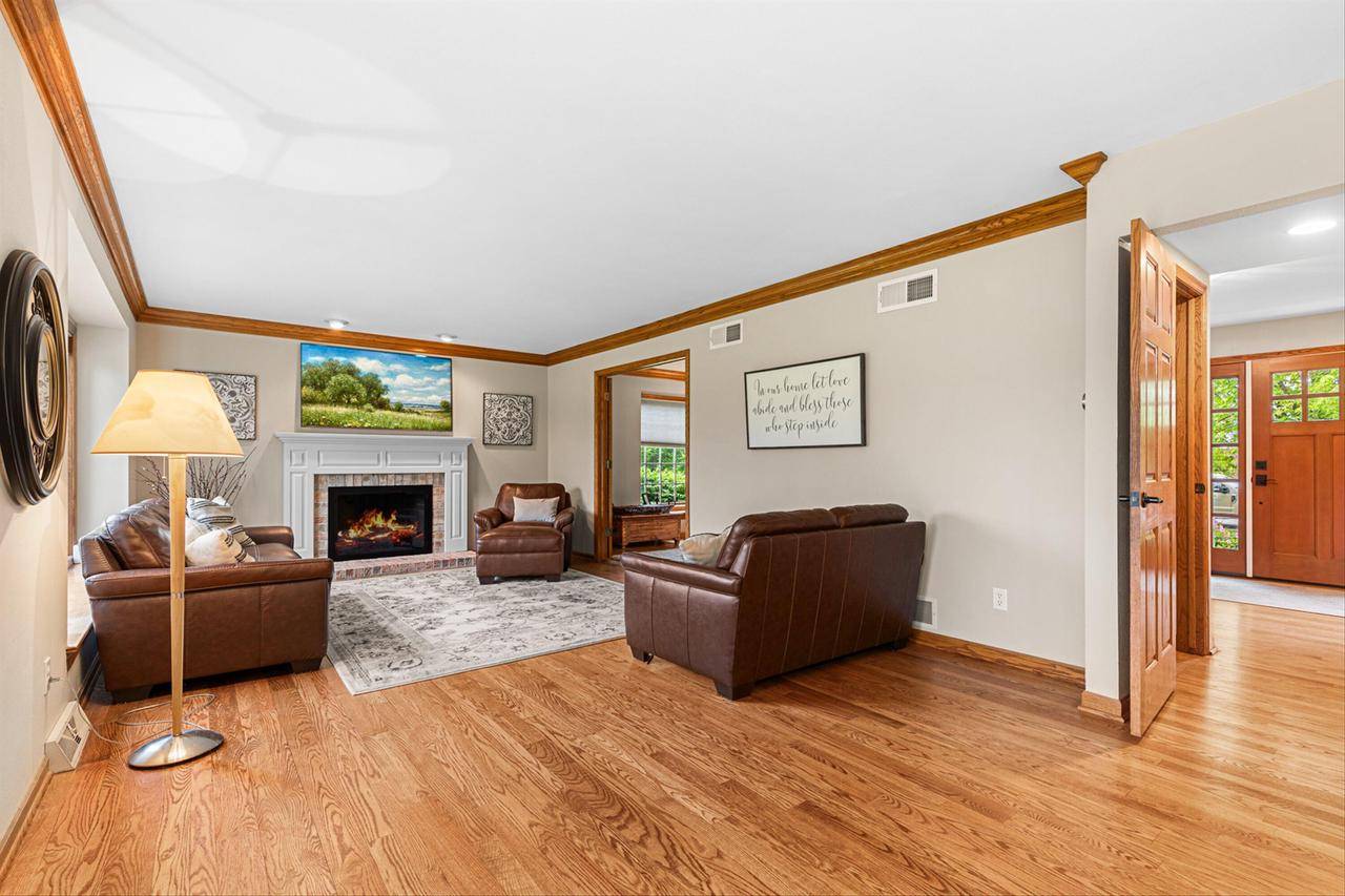 Mequon, WI 53097,8806 W Daventry ROAD