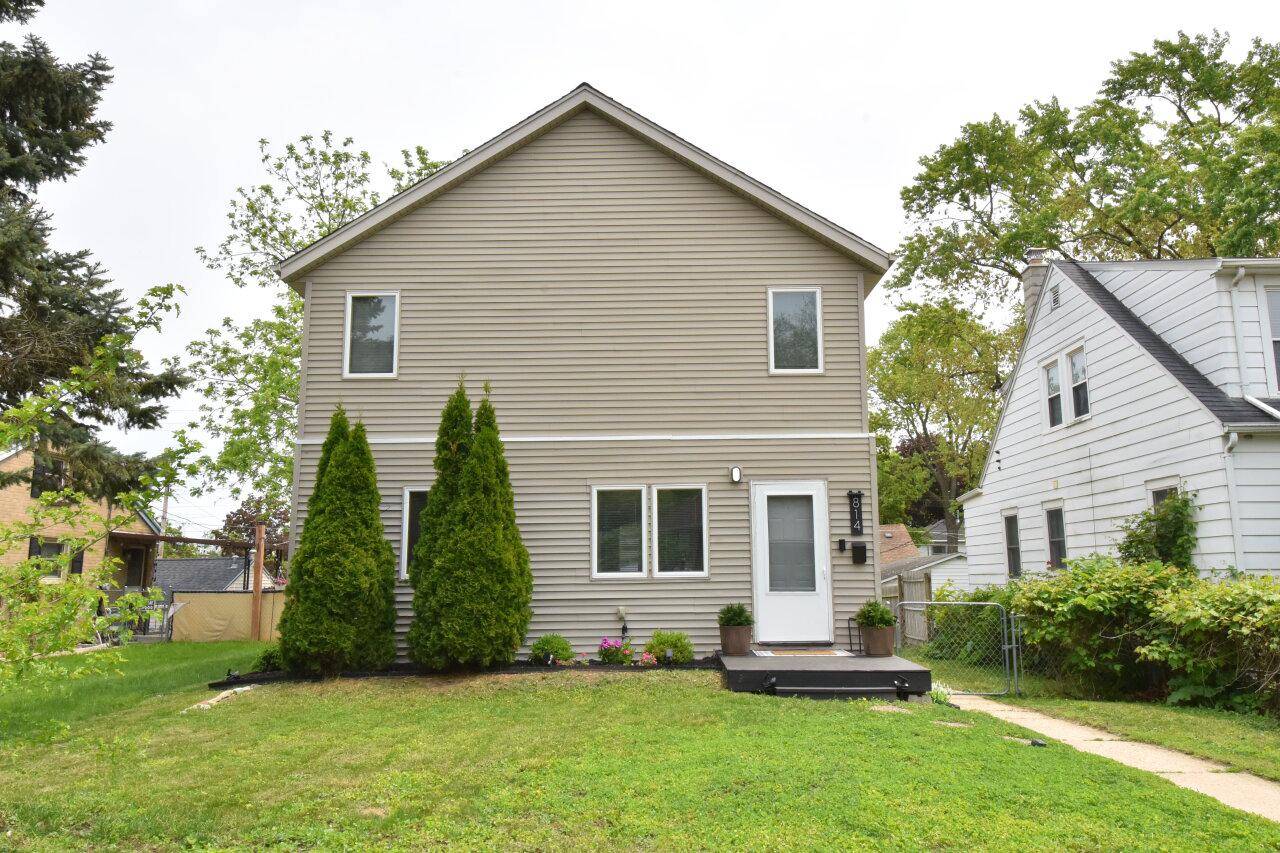 814 S 114th STREET, West Allis, WI 53214