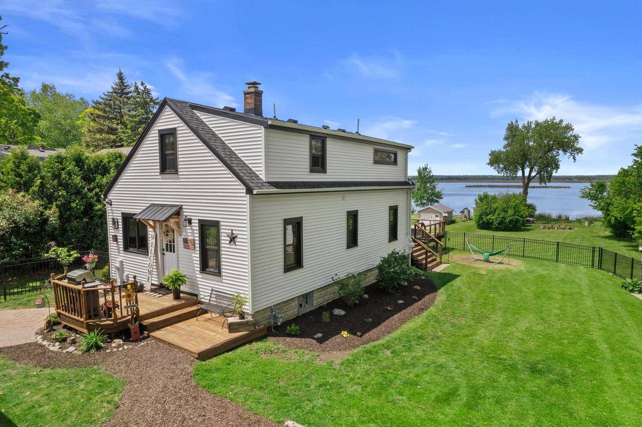 S94W14508 Groveway LANE, Muskego, WI 53150