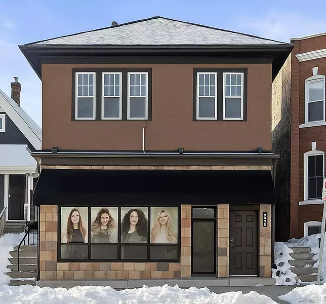 3041 N Oakland AVENUE, Milwaukee, WI 53211
