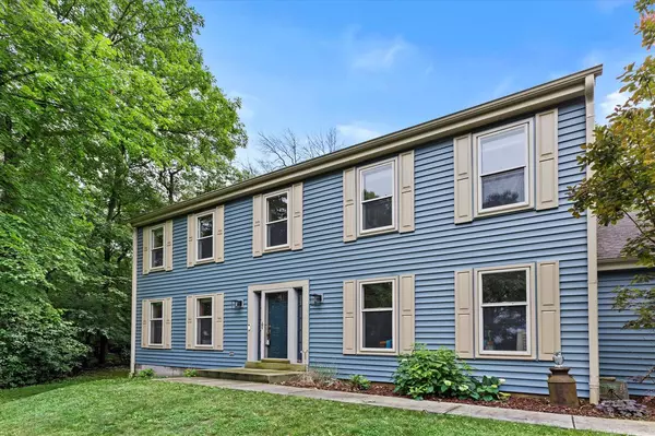 S69W32641 Westgate DRIVE,  Mukwonago,  WI 53149