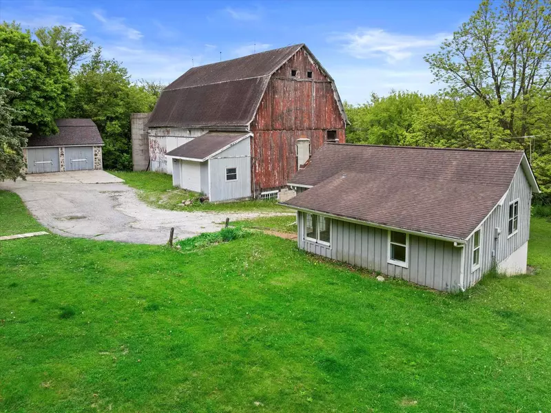 794 Emerald DRIVE, Hartford, WI 53027