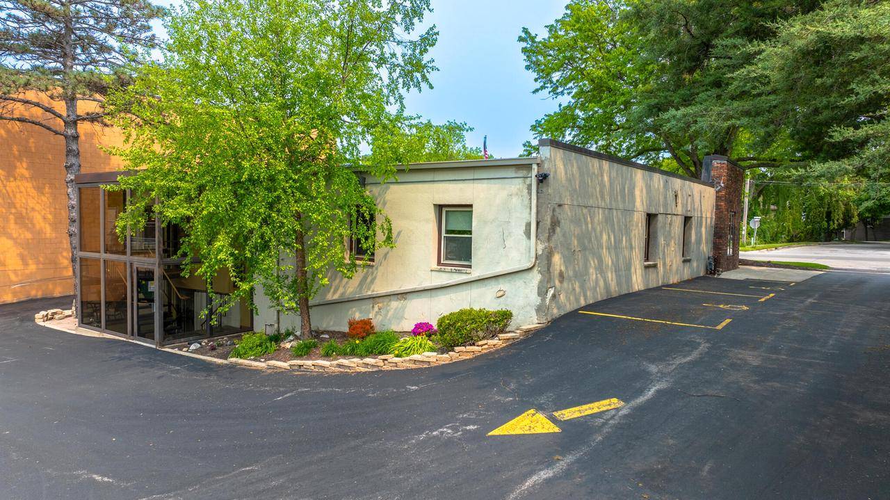 Waukesha, WI 53186,1535 E Racine AVENUE