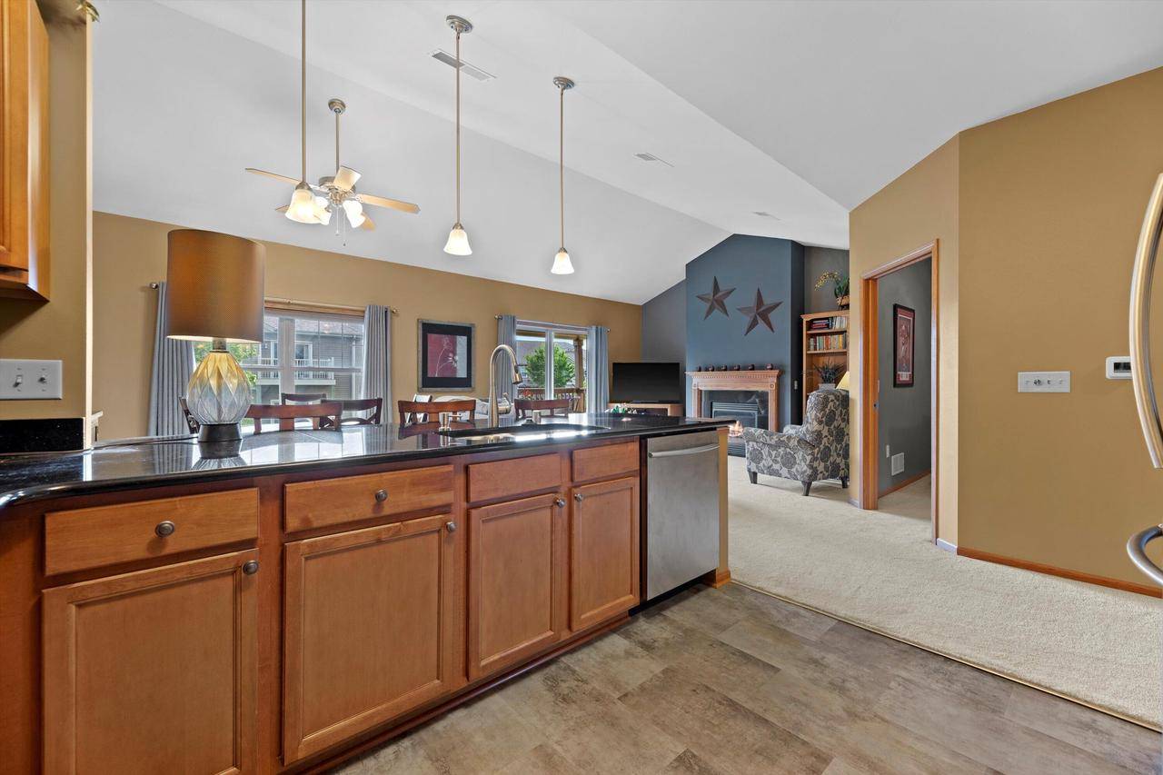 1669 New Port Vista DRIVE, Grafton, WI 53024