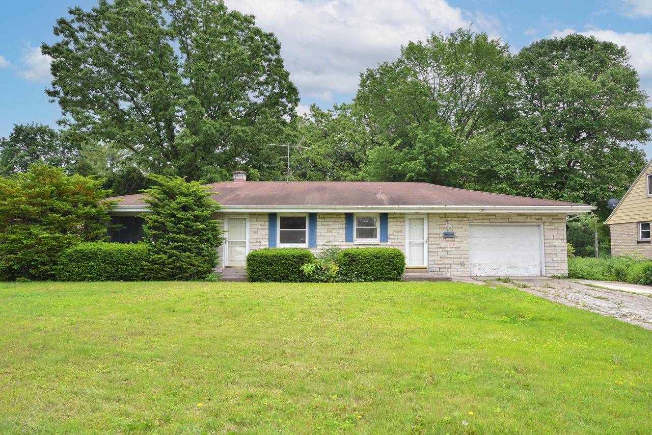 W67N554 Evergreen BOULEVARD, Cedarburg, WI 53012