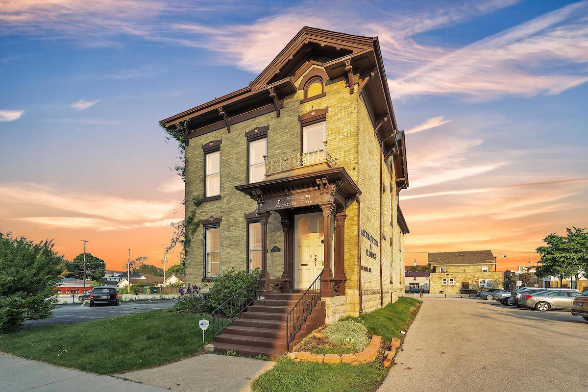 704 Park AVENUE, Racine, WI 53403