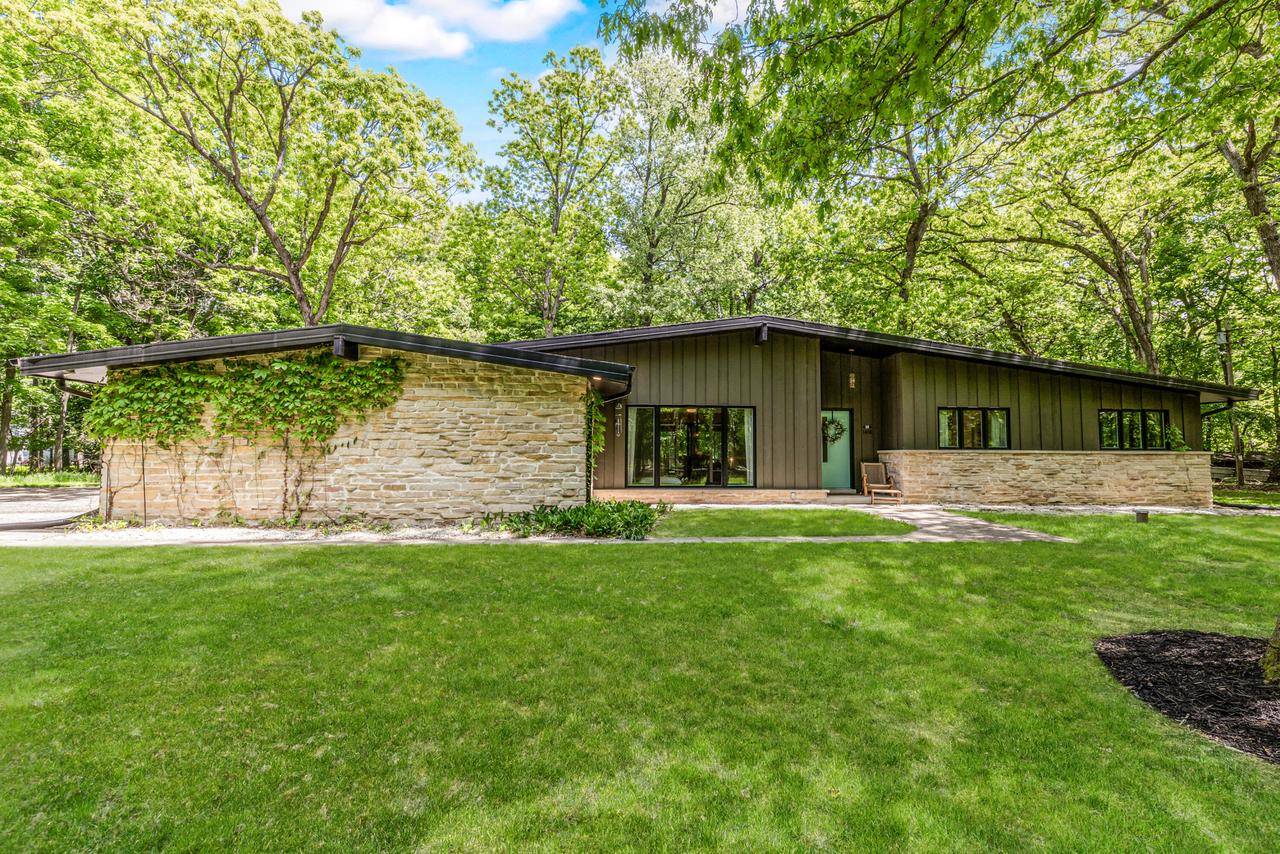 1418 Mill ROAD, Delafield, WI 53018