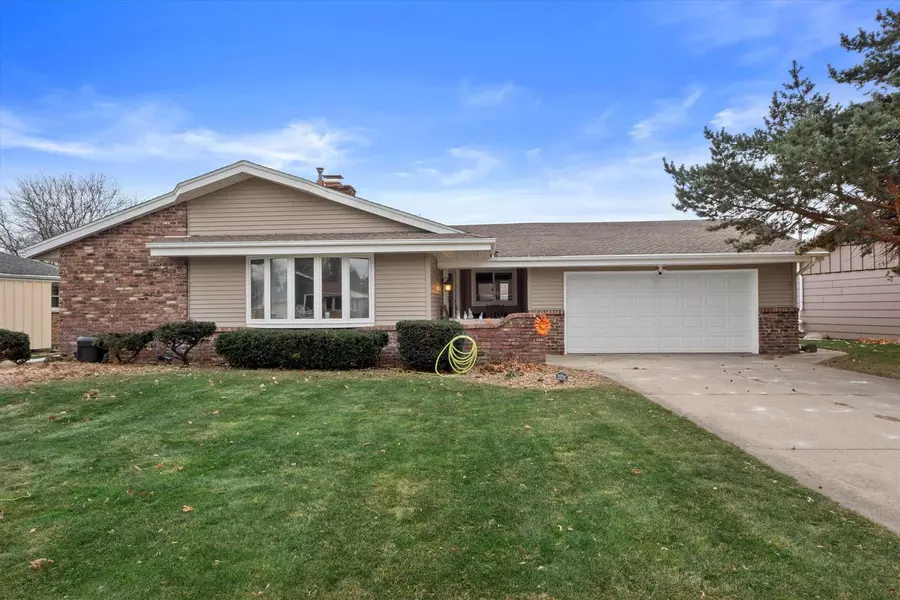 1615 Hickory STREET, South Milwaukee, WI 53172