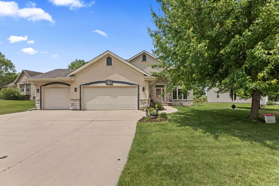104 Chapel Hill DRIVE, Johnson Creek, WI 53038