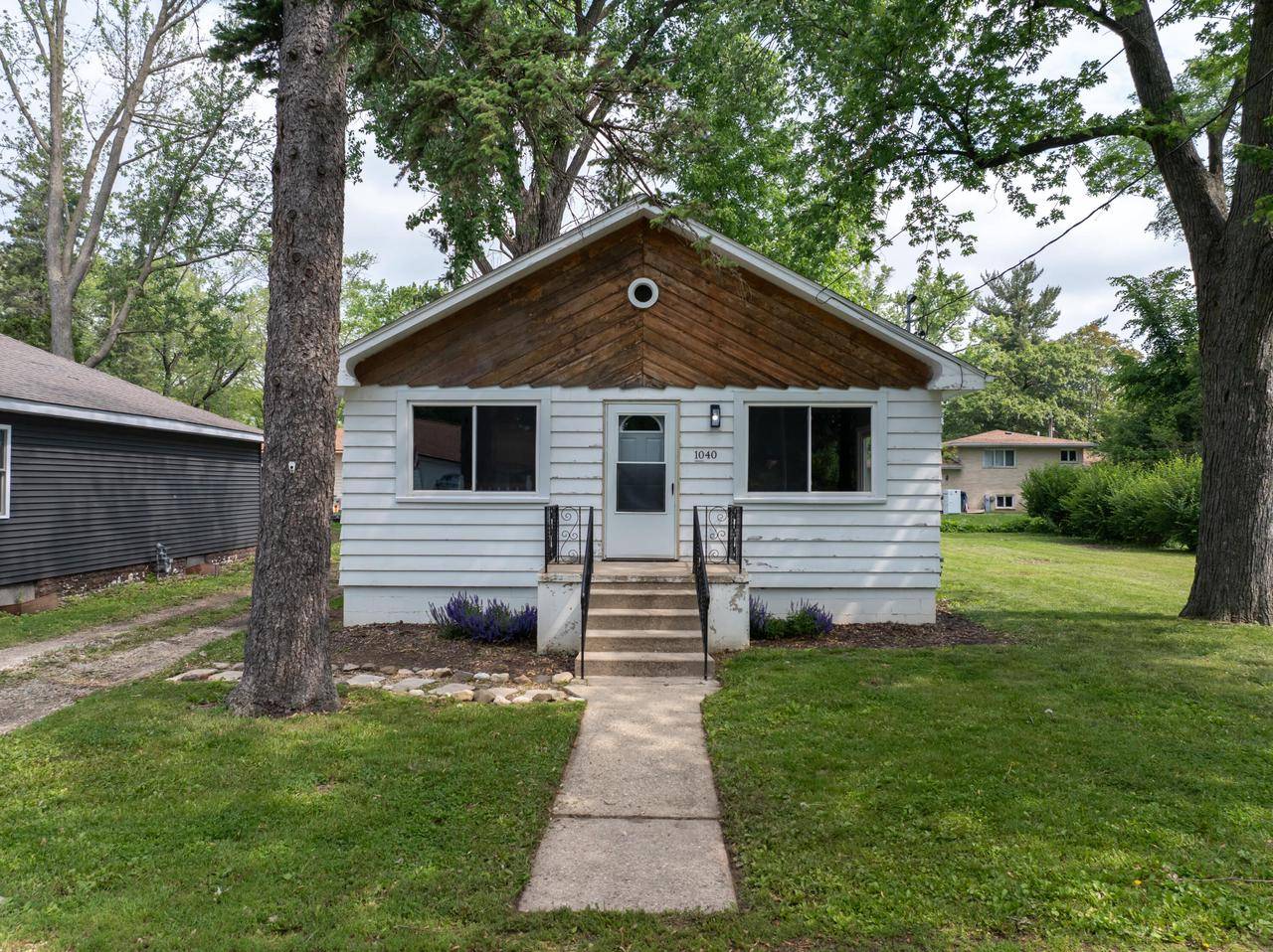 W1040 Florence ROAD, Genoa City, WI 53128