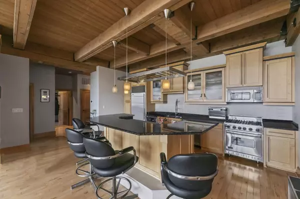 Milwaukee, WI 53202,541 E Erie STREET #408