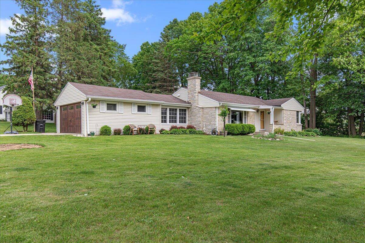 W204N6612 Lannon ROAD,  Menomonee Falls,  WI 53051
