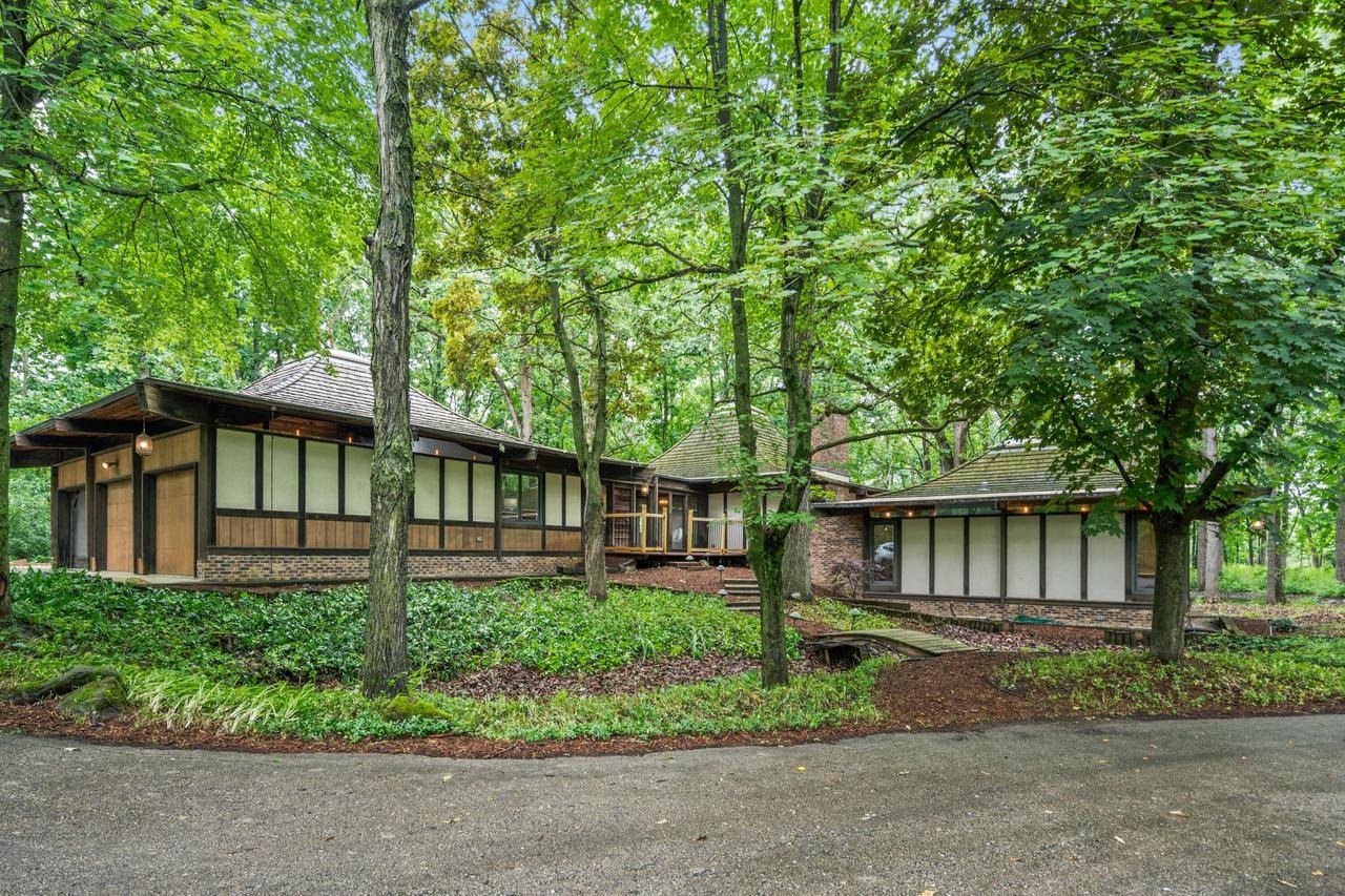 8500 N River ROAD, River Hills, WI 53217