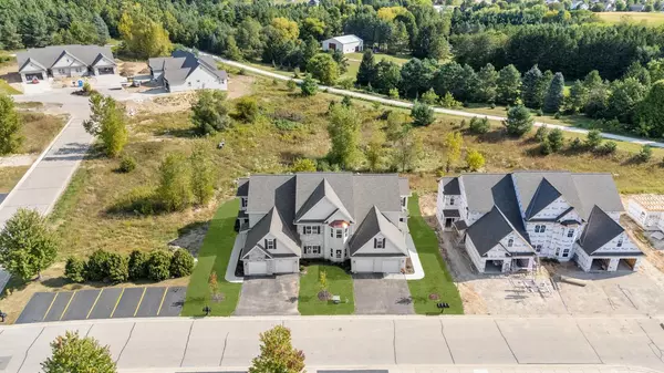 Slinger, WI 53086,1887 Woodland WAY #420-4