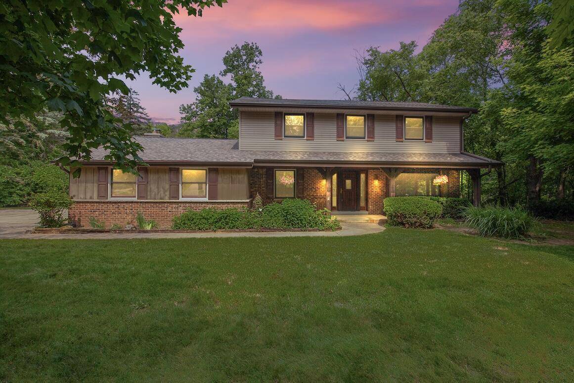 W245S6795 Maple Hill DRIVE, Waukesha, WI 53189
