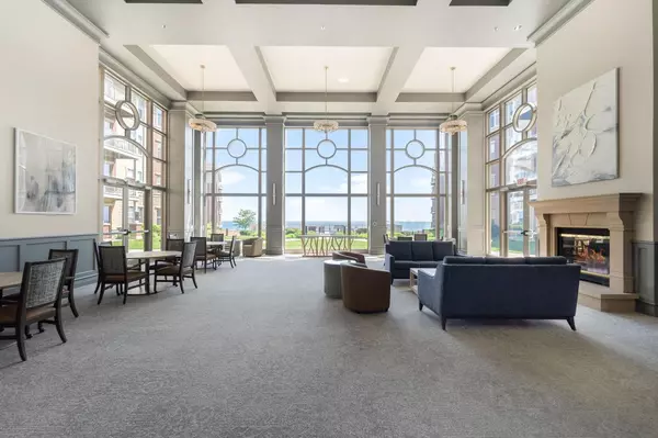 Saint Francis, WI 53235,4120 S Lake DRIVE #361