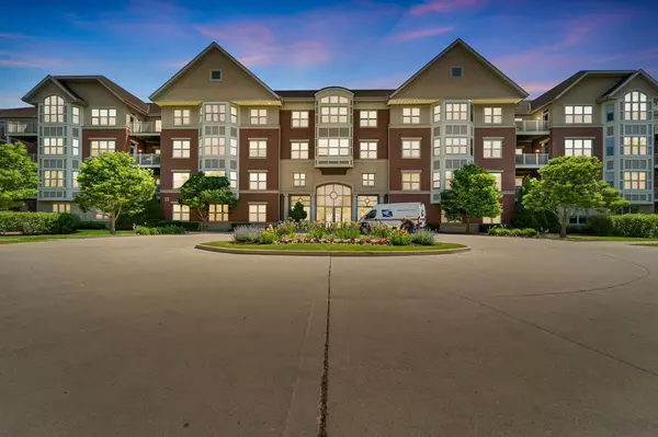 4120 S Lake DRIVE #361, Saint Francis, WI 53235