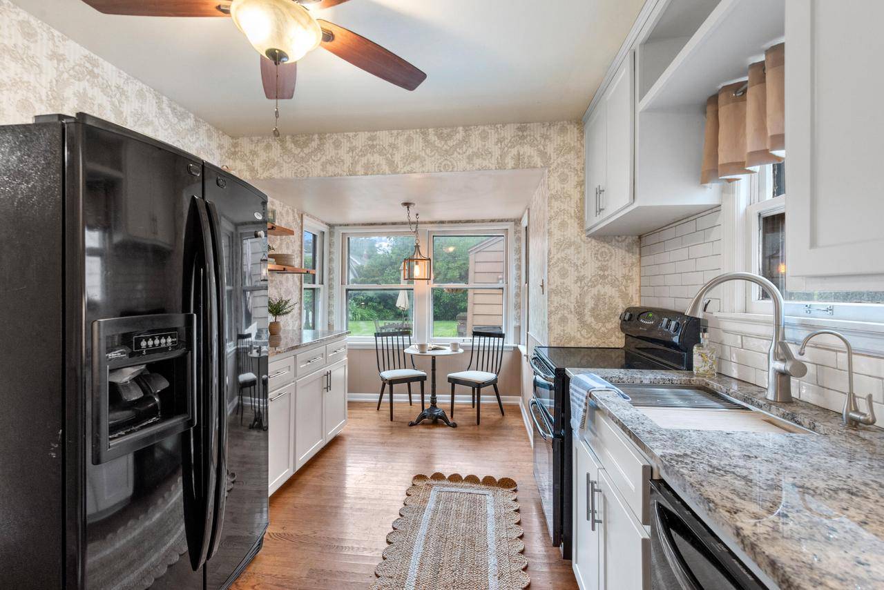 Wauwatosa, WI 53213,7808 Livingston AVENUE