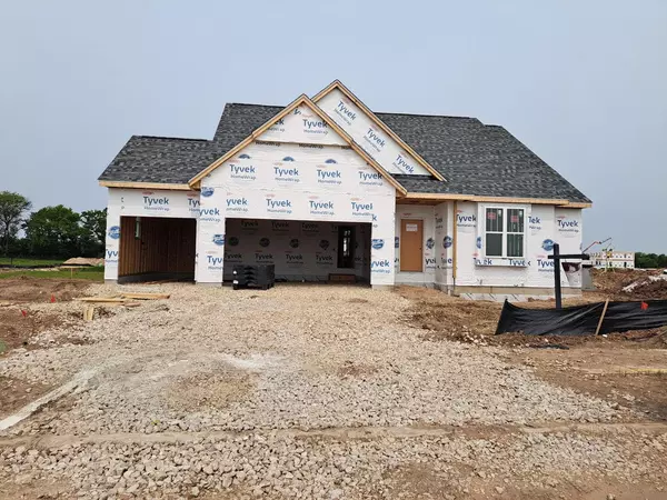 1746 Whalen DRIVE, Oconomowoc, WI 53066
