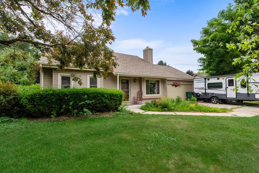 3987 Elaines WAY, Slinger, WI 53086