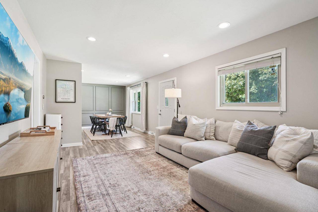 Waukesha, WI 53188,235 Jasper LANE