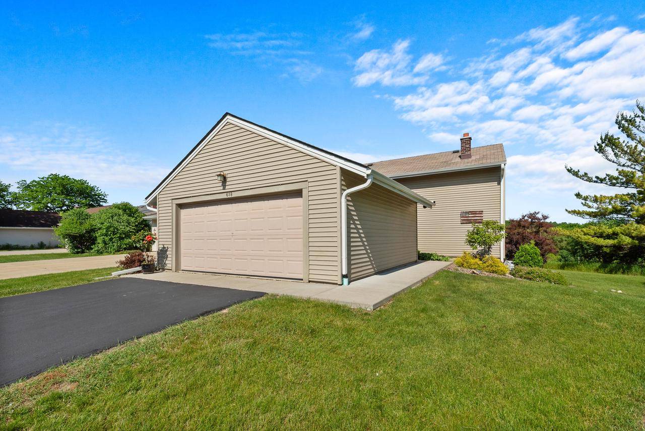 618 Westridge DRIVE, West Bend, WI 53095