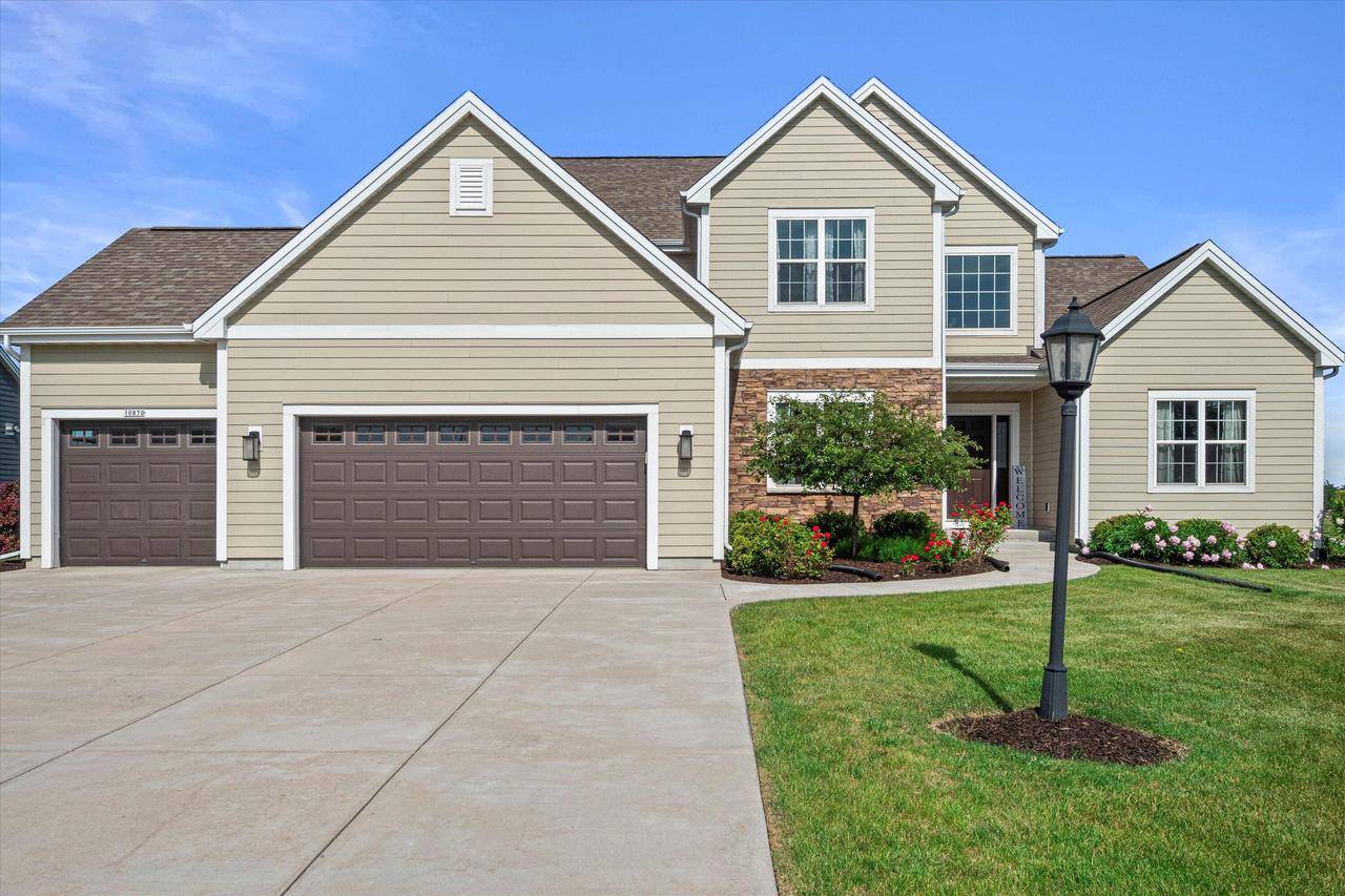 10870 N Spartan CIRCLE, Mequon, WI 53097