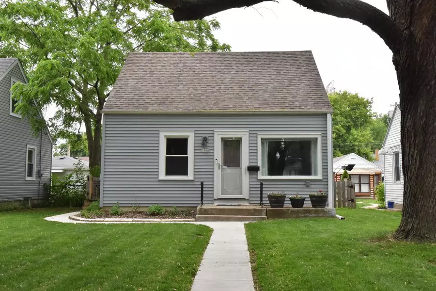 1000 S 114th STREET, West Allis, WI 53214