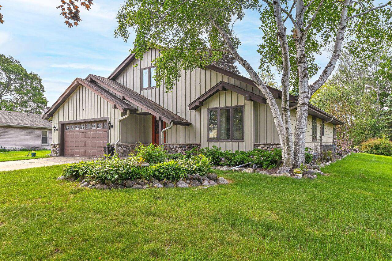 7701 W Coventry DRIVE, Franklin, WI 53132