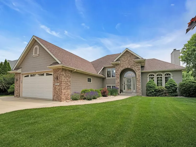 727 Hunter DRIVE, Mount Pleasant, WI 53406