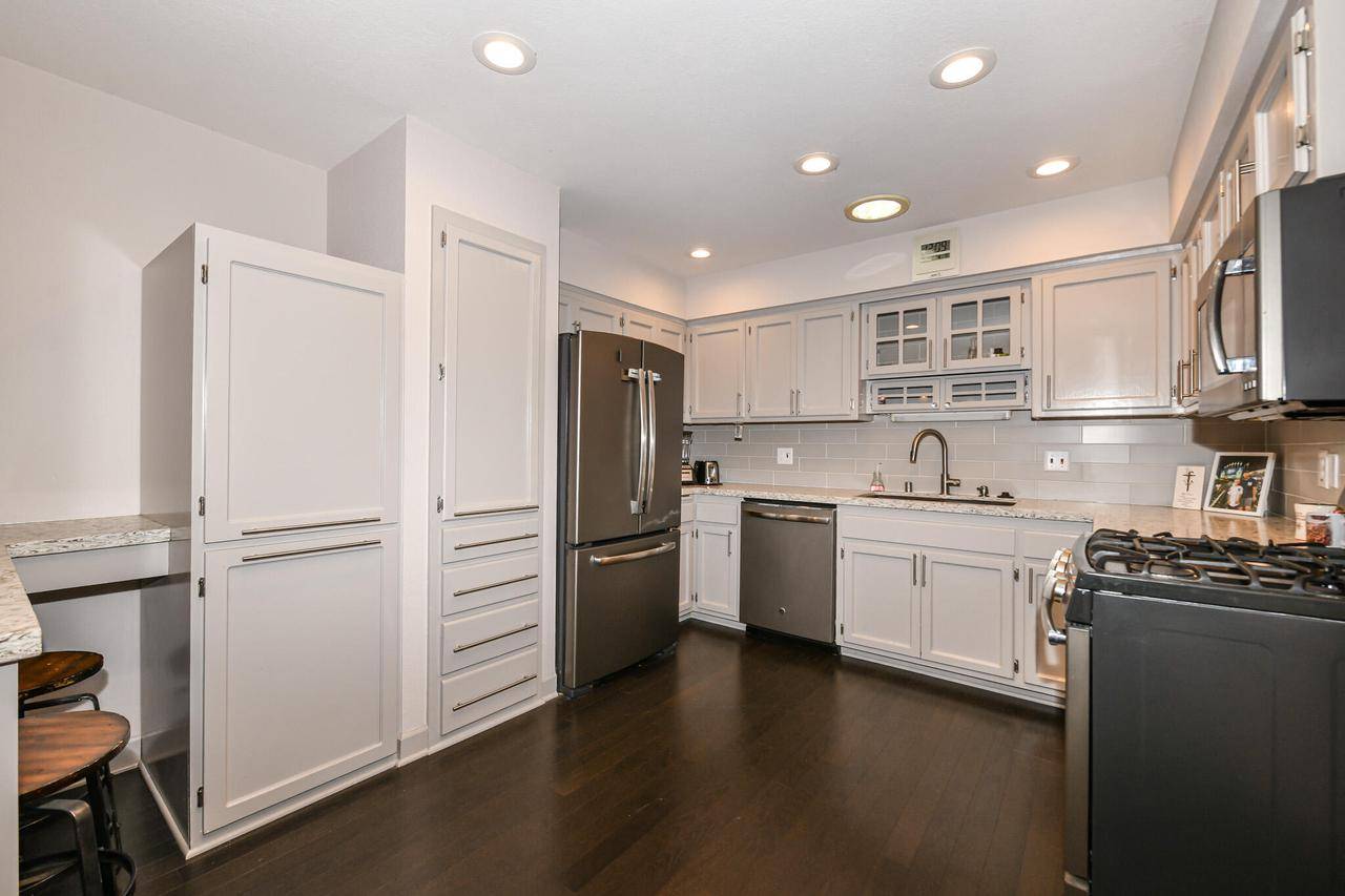 17679 Nassau DRIVE, Brookfield, WI 53045