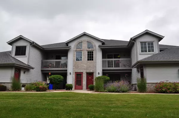 Pewaukee, WI 53072,739 Quinlan DRIVE #D